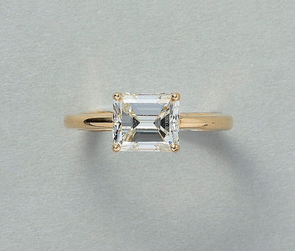 A Single Stone 2.00ct Step Cut Diamond Ring in 18ct Gold