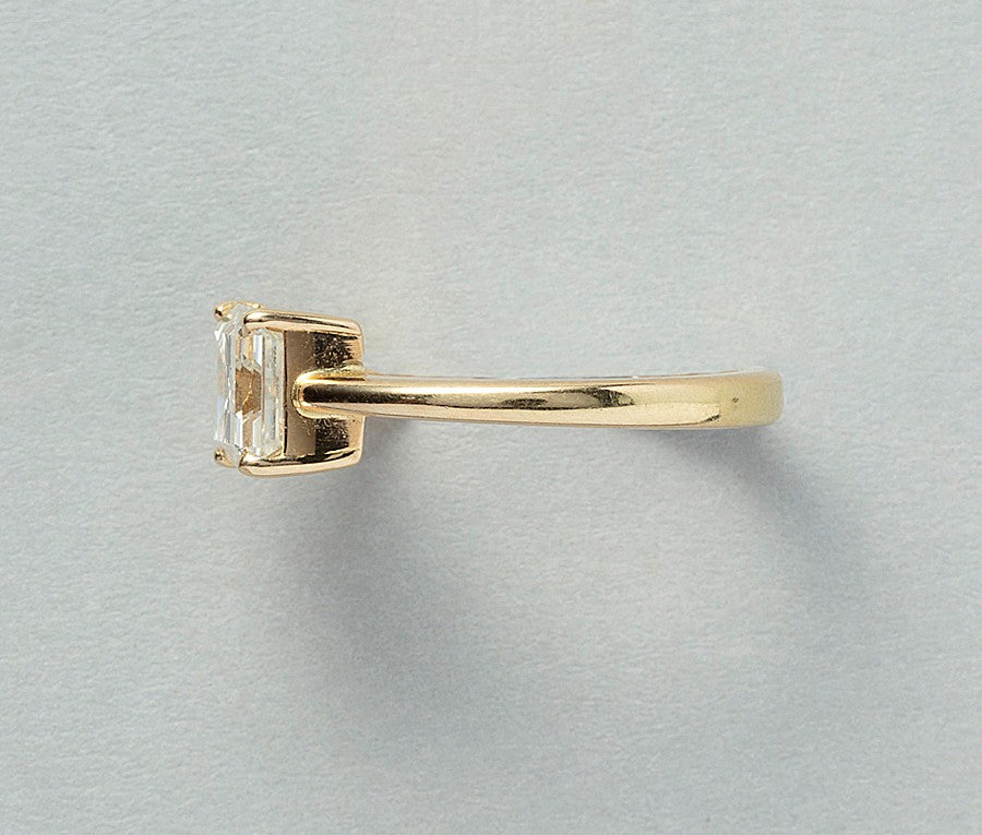 A Single Stone 2.00ct Step Cut Diamond Ring in 18ct Gold