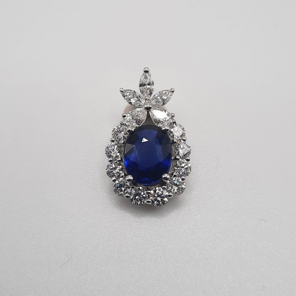 1.83ct Sapphire and Diamond Cluster Pendant in 18ct Gold