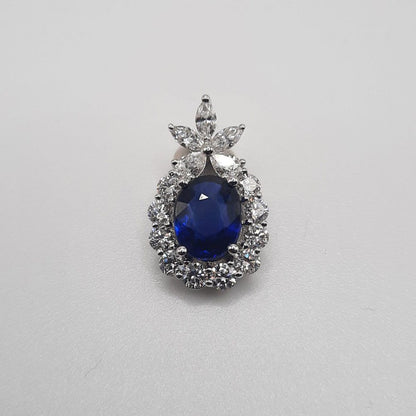 1.83ct Sapphire and Diamond Cluster Pendant in 18ct Gold