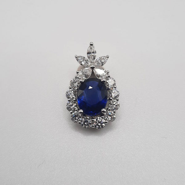 1.83ct Sapphire and Diamond Cluster Pendant in 18ct Gold