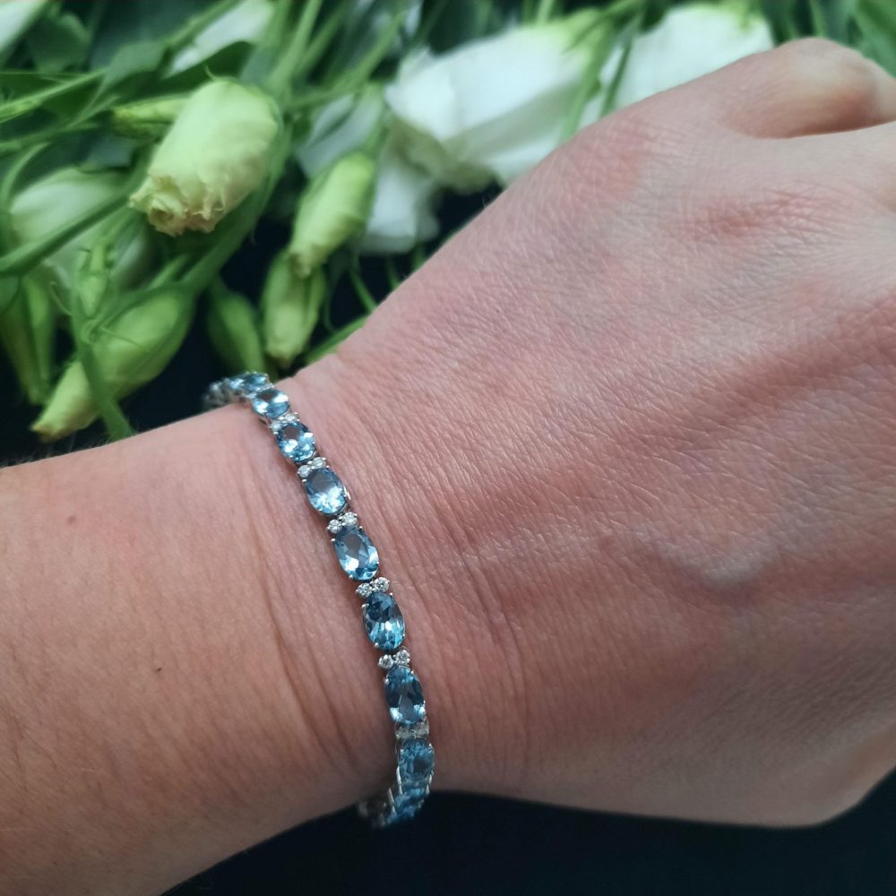 Aquamarine and Diamond Line Bracelet, 7.96 carats
