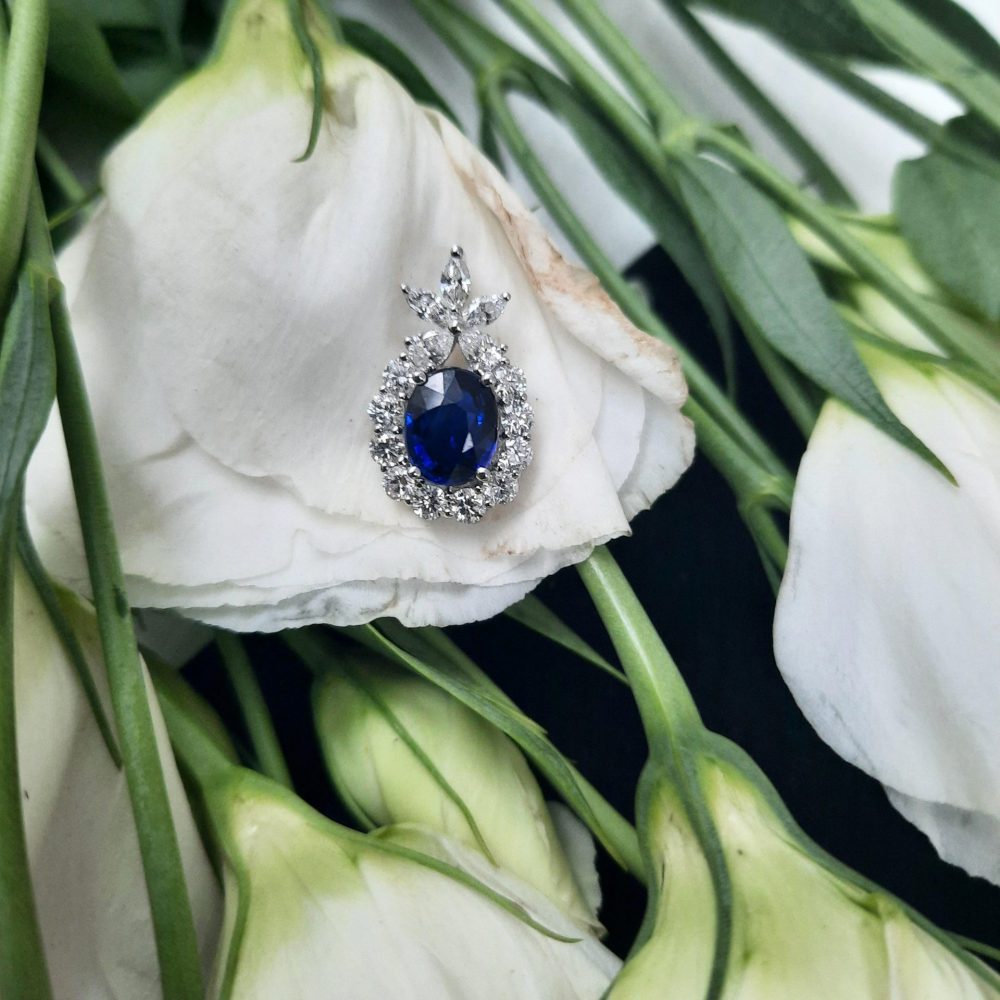 1.83ct Sapphire and Diamond Cluster Pendant in 18ct Gold