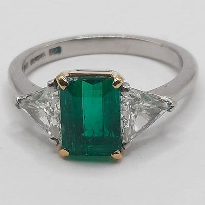 Contemporary Colombian 1.75ct Emerald and Diamond Ring