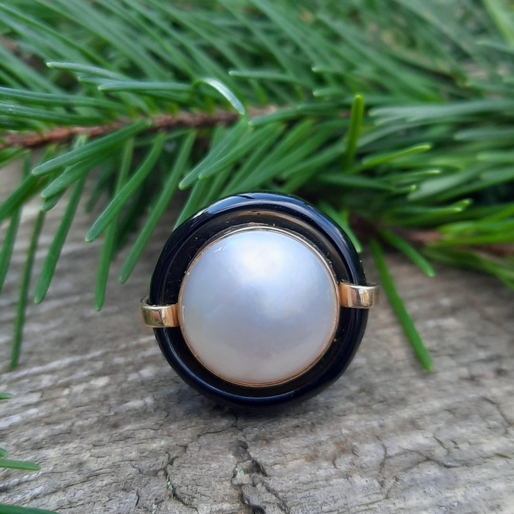 Vintage Retro Pearl and Onyx Ring Circa 1940s 1950s 1960s 1970s