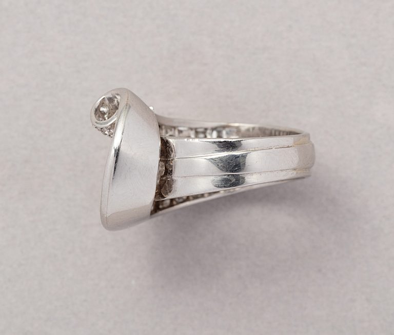 Antique vintage art deco 18ct white gold and platinum diamond ring