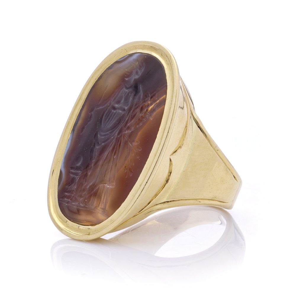 Antique 18ct Gold and Banded Agate Signet Ring intaglio depicting Goddess Ceres