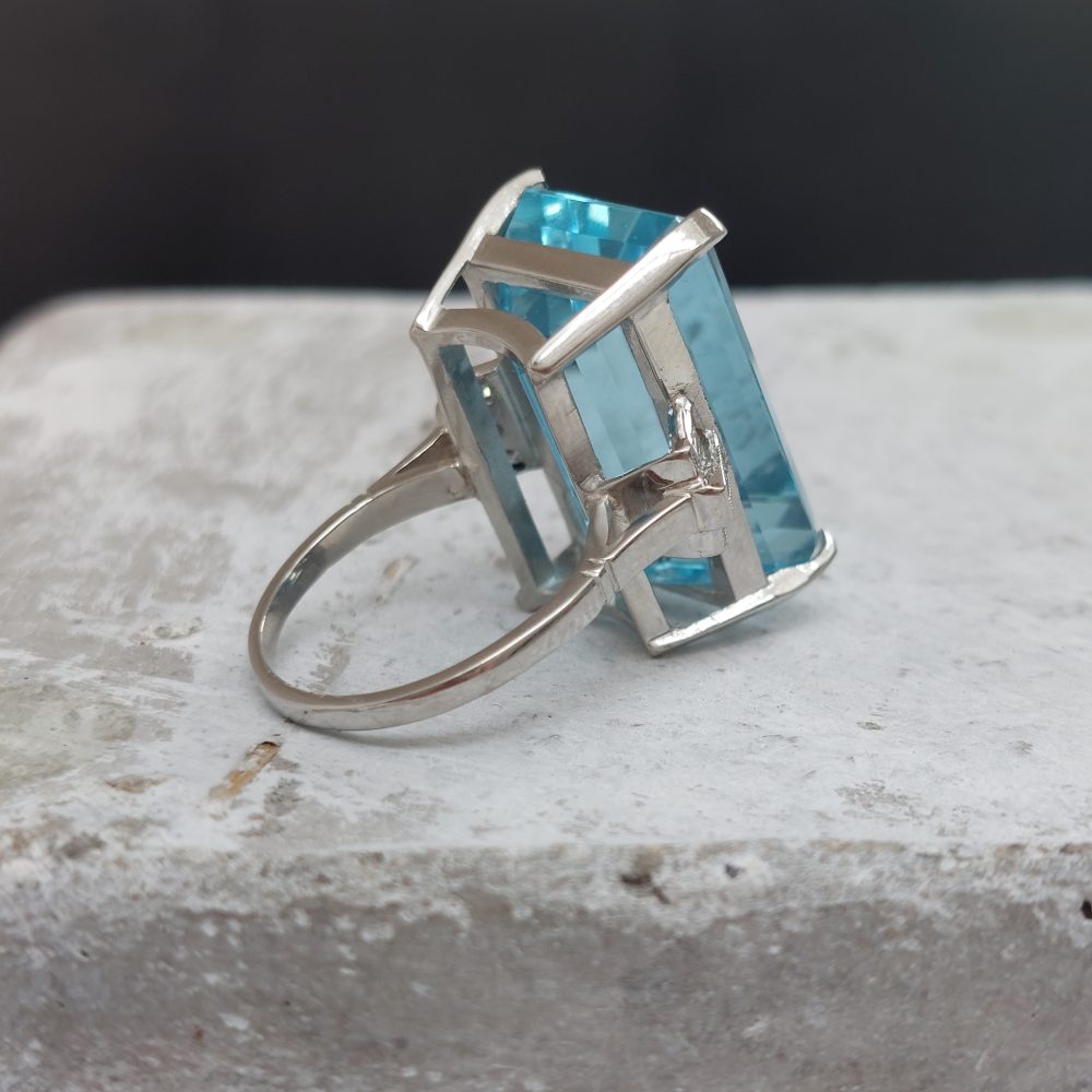 Large 27.31ct Aquamarine Cocktail Ring with Baguette Diamond Shoulders in Platinum