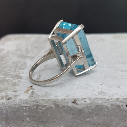 Large 27.31ct Aquamarine Cocktail Ring with Baguette Diamond Shoulders in Platinum