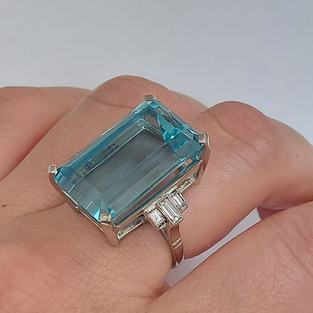 Large 27.31ct Aquamarine Cocktail Ring with Baguette Diamond Shoulders in Platinum