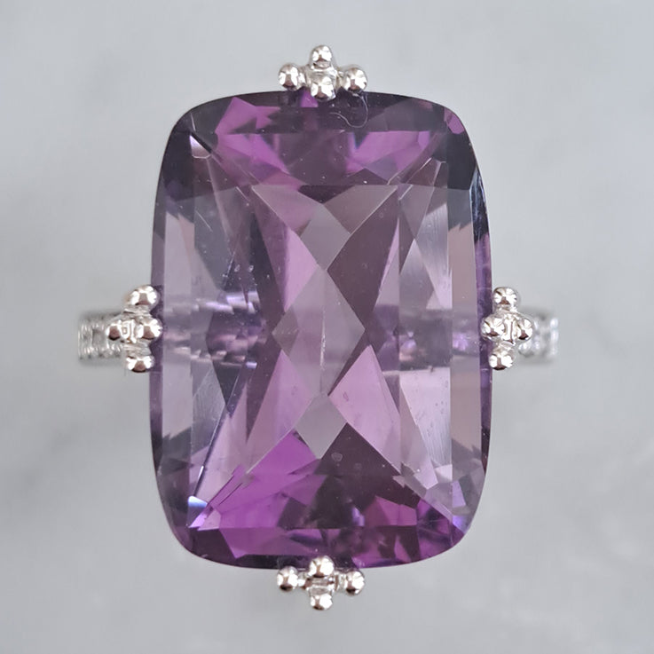 14.12ct Brazilian Amethyst Solitaire Cocktail Ring with Diamond Shoulders