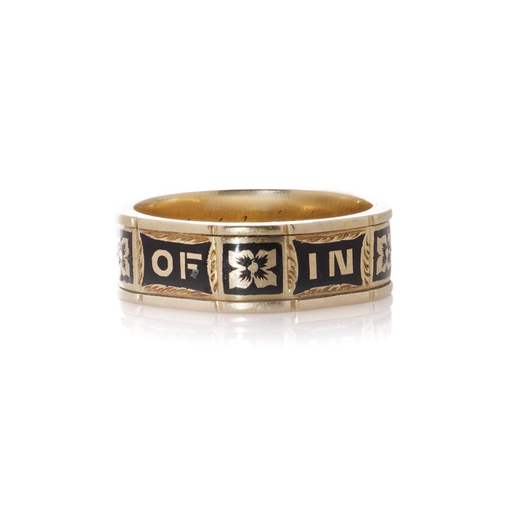 Victorian mourning ring in gold.