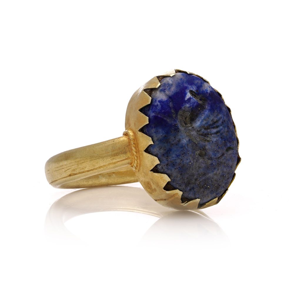 Lapis lazuli intaglio ring in yellow gold