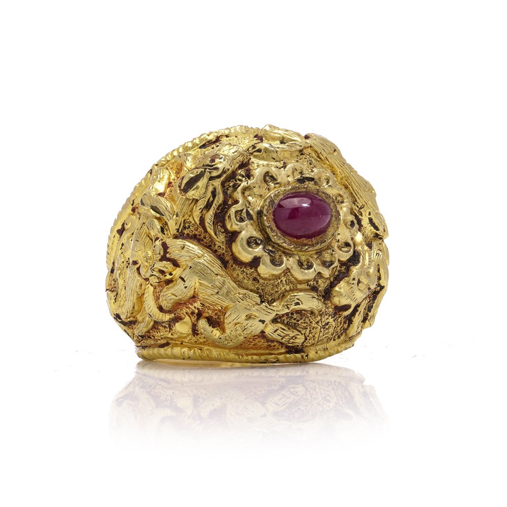 Ancient Thailand Gold And Ruby Ring With Hunting Scenes
