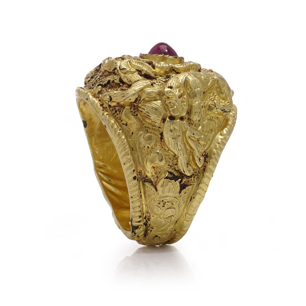 Ancient Thailand Gold And Ruby Ring With Hunting Scenes