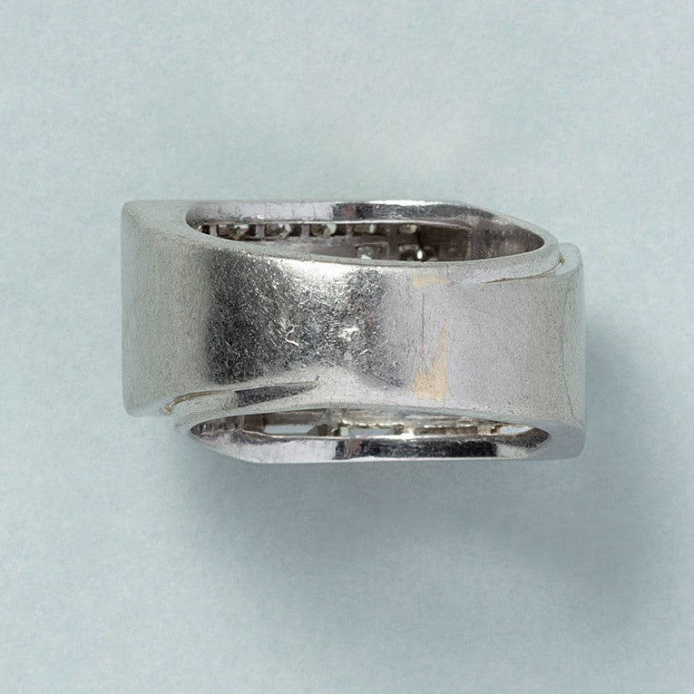 Art Deco French Baguette and Brilliant Diamond Tank Ring in Platinum
