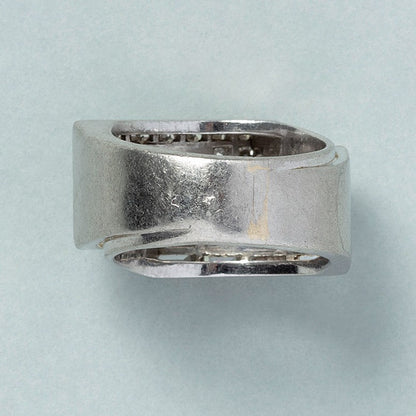 Art Deco French Baguette and Brilliant Diamond Tank Ring in Platinum