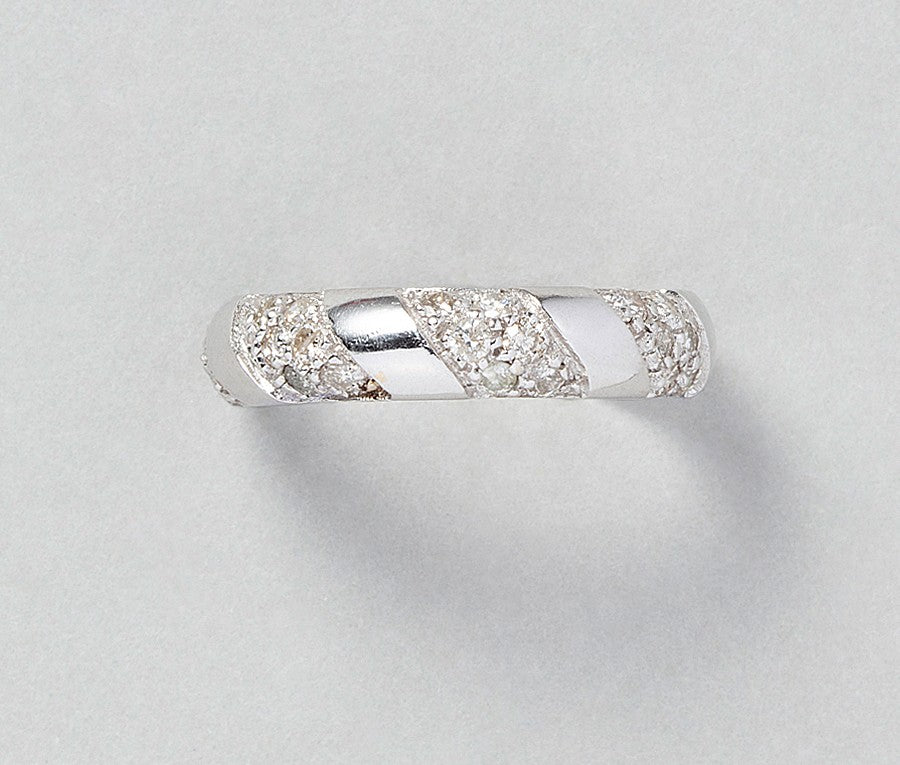 Modern 18ct White Gold Ring with Diamonds
