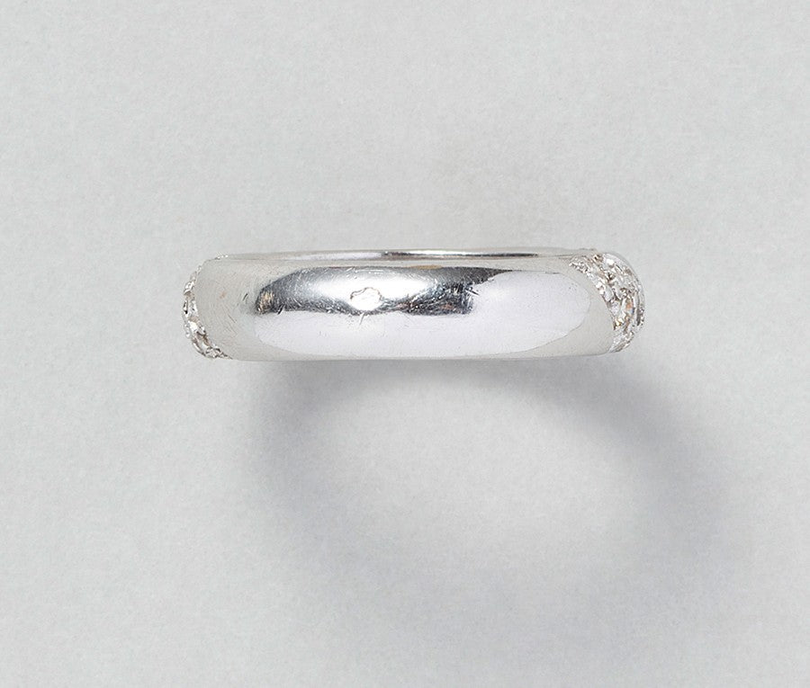 Modern 18ct White Gold Ring with Diamonds