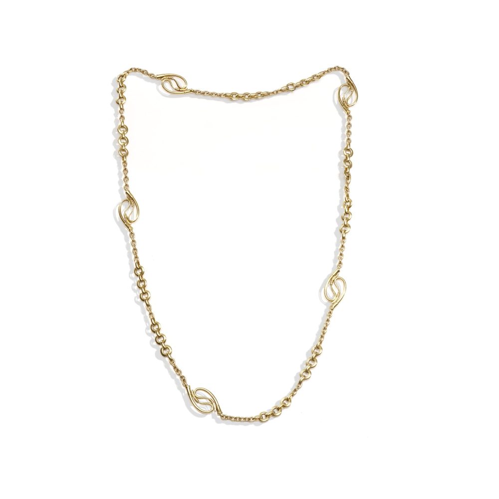 Hermés yellow gold necklace.