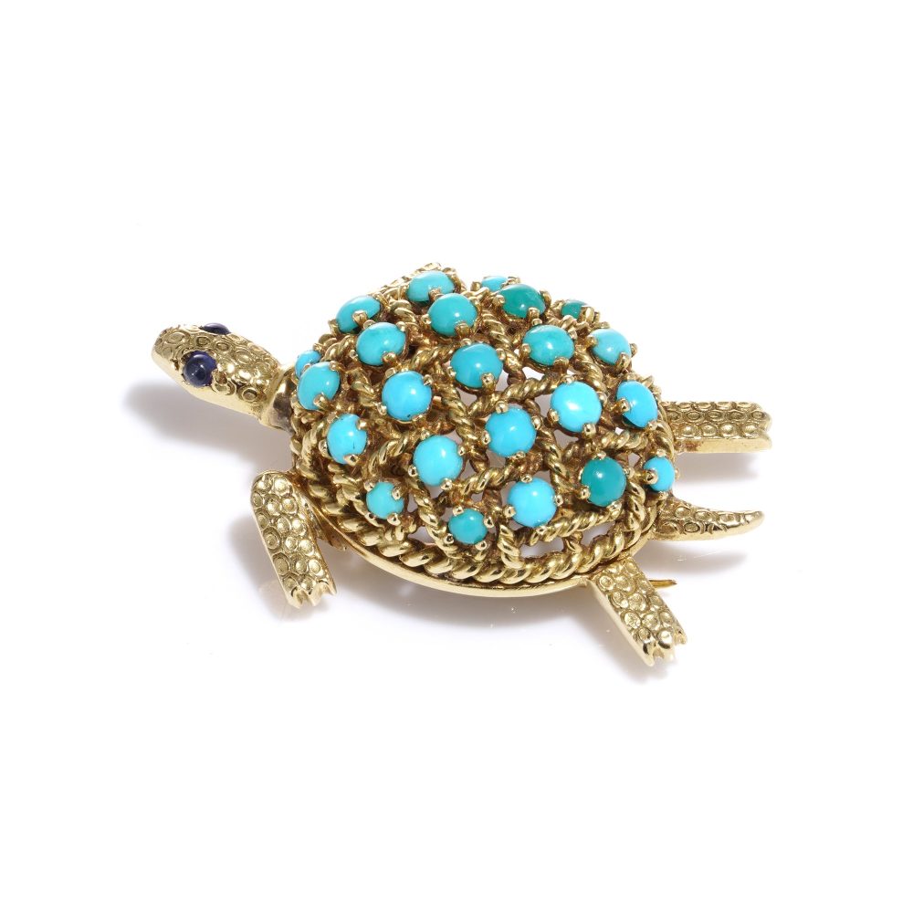 Turquoise tortoise brooch in yellow gold.