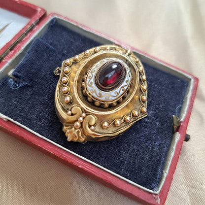 Antique Cabochon Garnet and Gold Brooch
