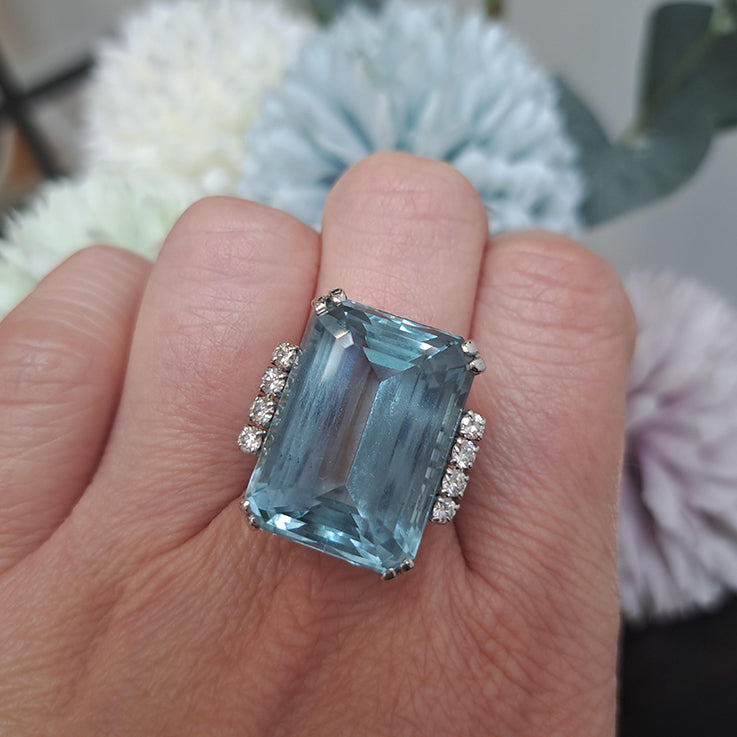 Vintage 1940s Retro 27cts Aquamarine and Diamond Cocktail Ring in Platinum