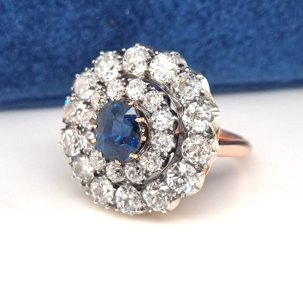 Vintage Victorien sapphire and diamond cluster ring, two rows gold and silver mounted large size