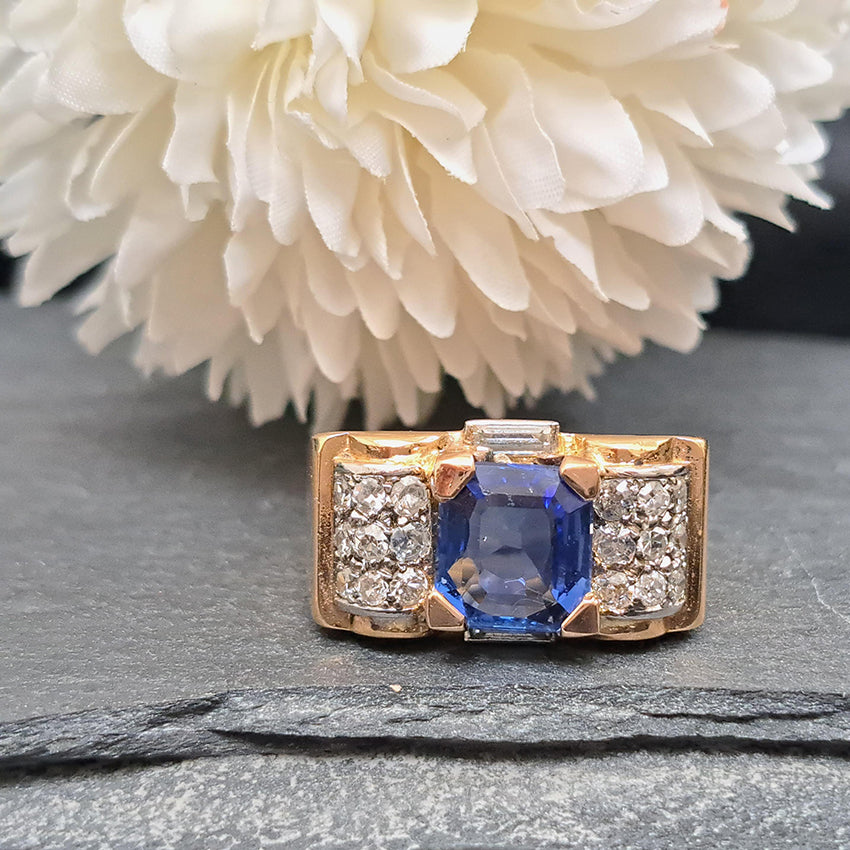 Vintage 1940s French Retro 3ct Ceylon Sapphire and Diamond Buckle Tank Ring in 18ct Yellow Gold