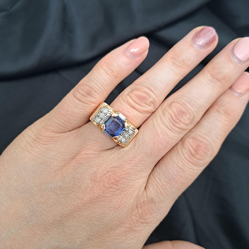 Vintage 1940s French Retro 3ct Ceylon Sapphire and Diamond Buckle Tank Ring in 18ct Yellow Gold