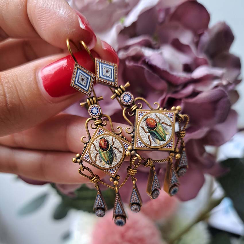 Antique Italian Micromosaic Fly Beetle and Gold Pendant Brooch Earrings Suite in yellow gold with granulated Etruscan style work. Circa 1870