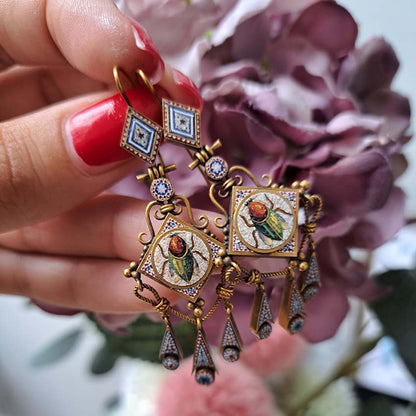 Antique Italian Micromosaic Fly Beetle and Gold Pendant Brooch Earrings Suite in yellow gold with granulated Etruscan style work. Circa 1870