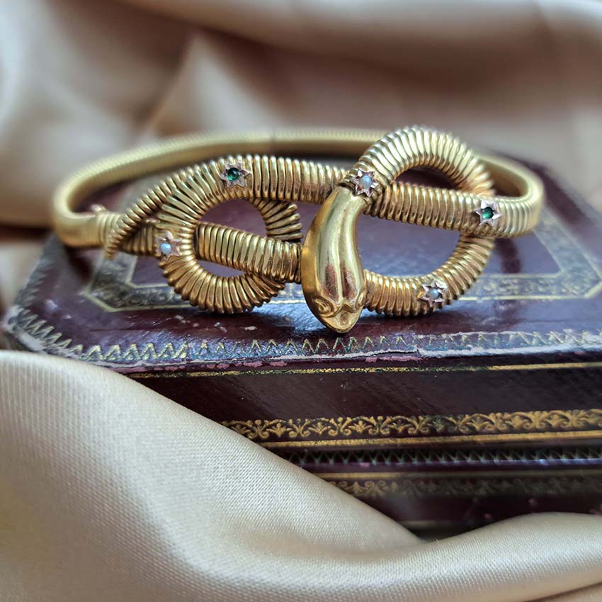 Vintage Italian 1940s Natural Seed Pearl and Emerald Set 18ct Yellow Gold Gaspipe Snake Bracelet