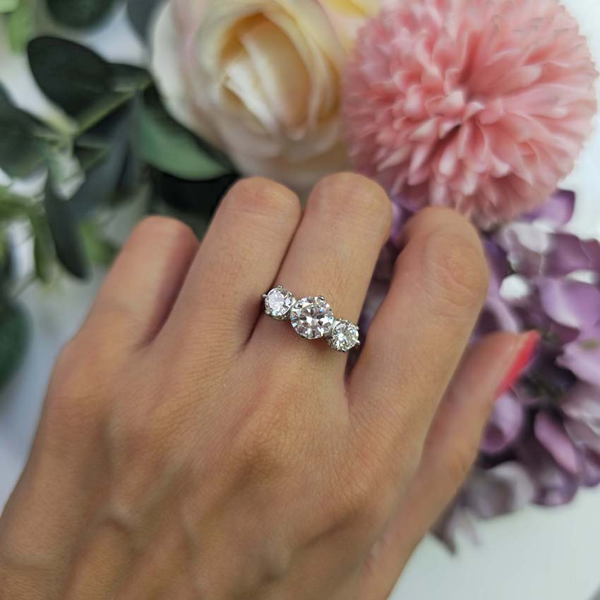 Diamond Three Stone Engagement Ring in 18ct Yellow Gold, 1.60 carat total