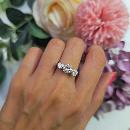 Diamond Three Stone Engagement Ring in 18ct Yellow Gold, 1.60 carat total