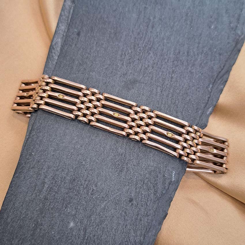 Antique 9ct Yellow Gold Gate Link Bracelet with Heart Padlock Clasp