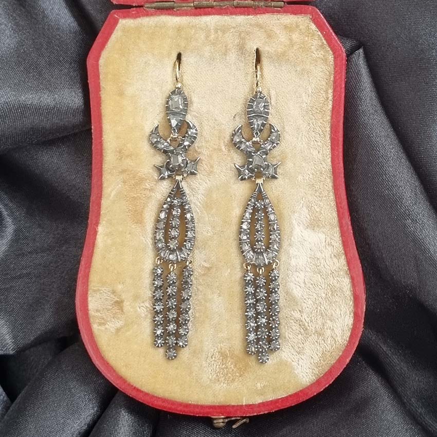 Antique Regency Diamond Chandelier Drop Earrings, scrolled tops pear teardrop-shaped clusters fringe drops silver-upon-gold. Early 19th century 1810/1820