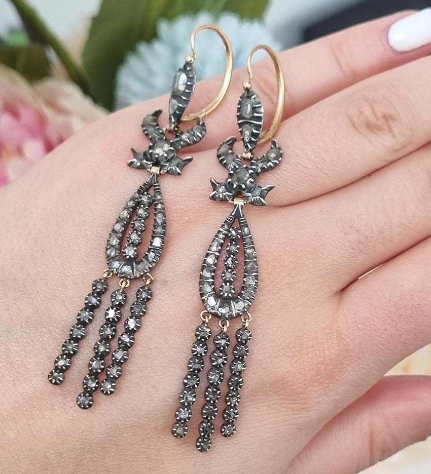 Antique Regency Diamond Chandelier Drop Earrings, scrolled tops pear teardrop-shaped clusters fringe drops silver-upon-gold. Early 19th century 1810/1820