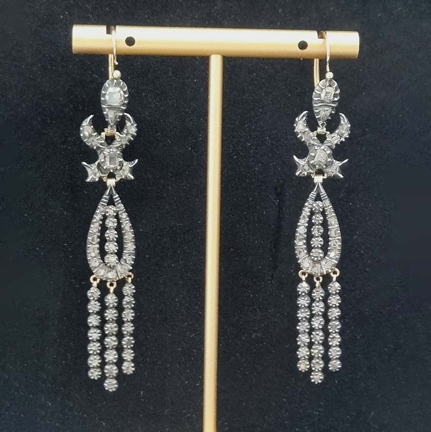 Antique Regency Diamond Chandelier Drop Earrings, scrolled tops pear teardrop-shaped clusters fringe drops silver-upon-gold. Early 19th century 1810/1820