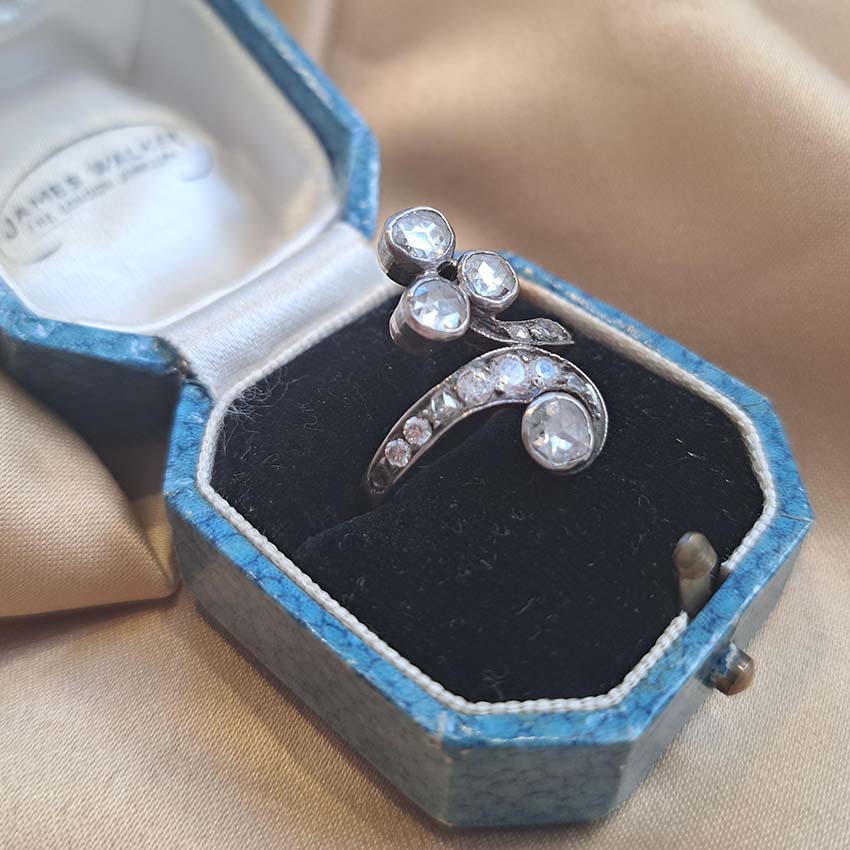 Antique Belle Epoque 1.35ct Rose Cut Diamond Ring, fleur-de-lis triple rose-cut diamond top and single rose-cut diamond solitaire bottom connected via diamond shoulders in silver upon yellow gold