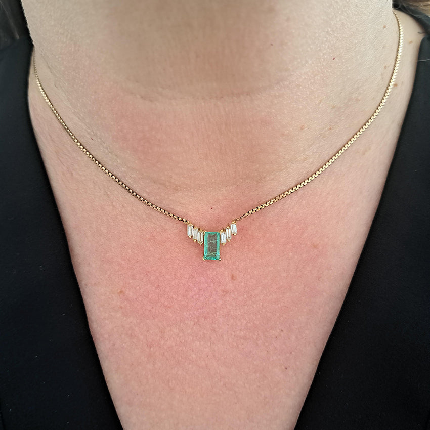 Vintage 1.50ct Colombian Emerald and Baguette Diamond Pendant Necklace