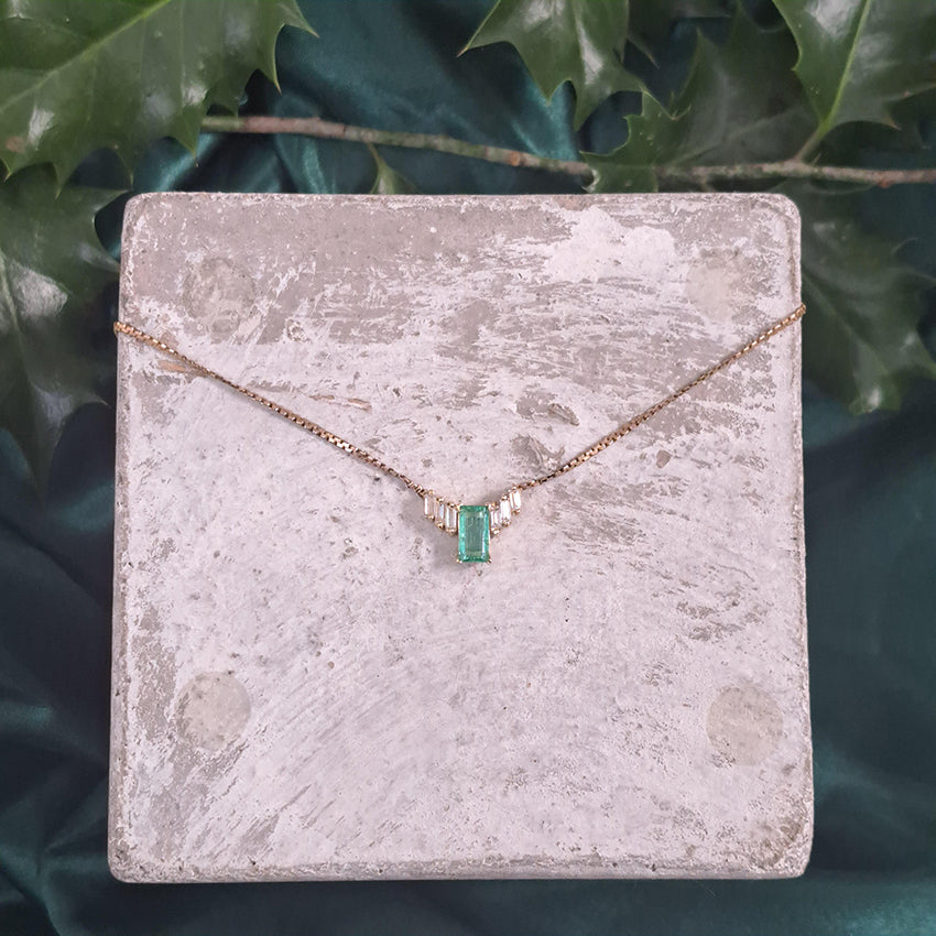 Vintage 1.50ct Colombian Emerald and Baguette Diamond Pendant Necklace