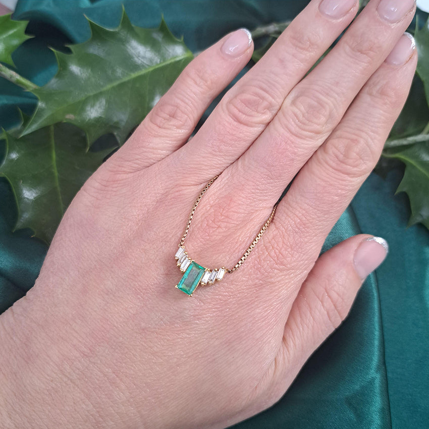 Vintage 1.50ct Colombian Emerald and Baguette Diamond Pendant Necklace
