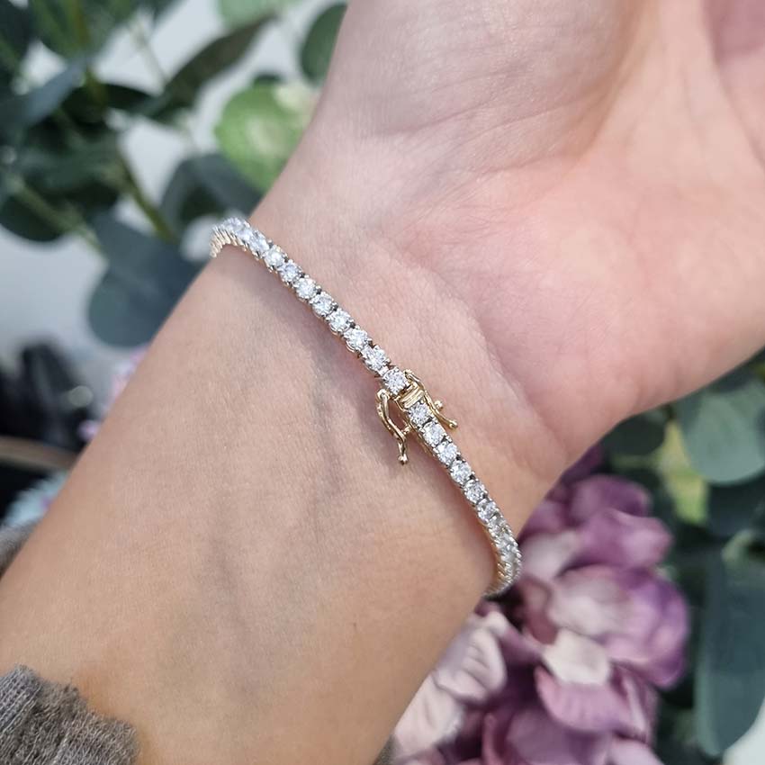 3.92ct Diamond Line Tennis Bracelet in Yellow Gold