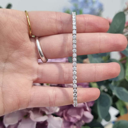 3.92ct Diamond Line Tennis Bracelet in Yellow Gold