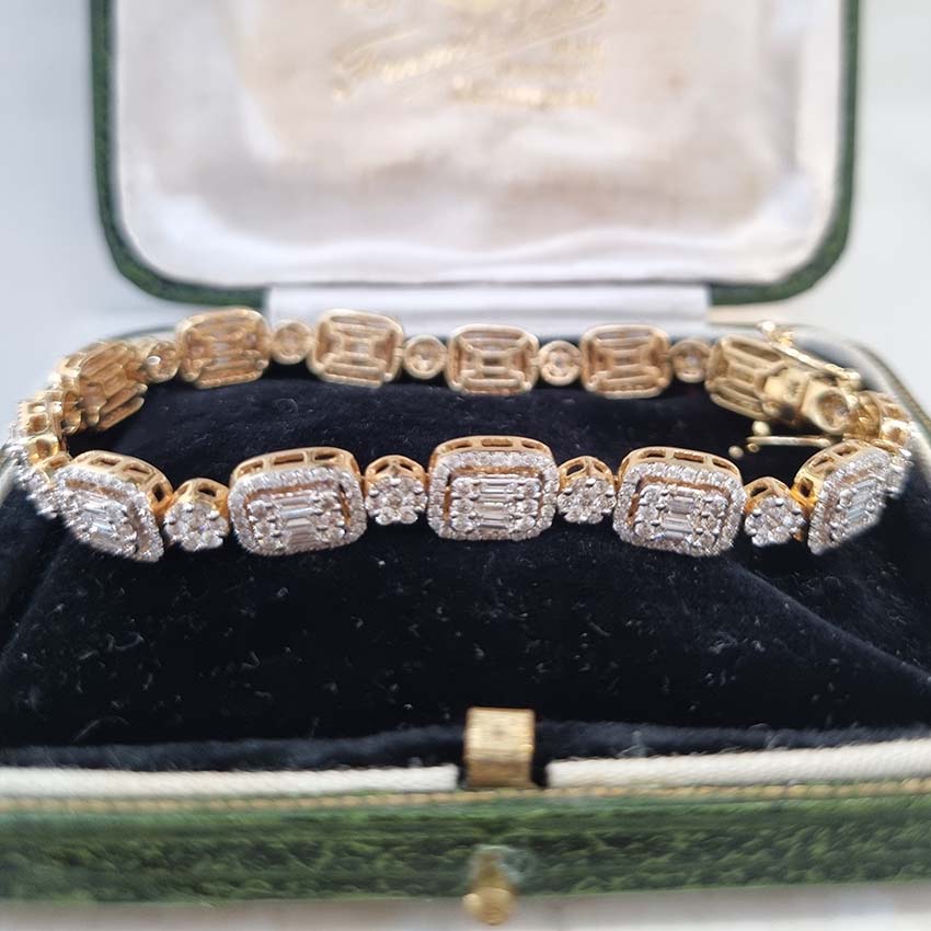 Baguette and Brilliant Diamond Cluster Link Bracelet, 5.50 carat total