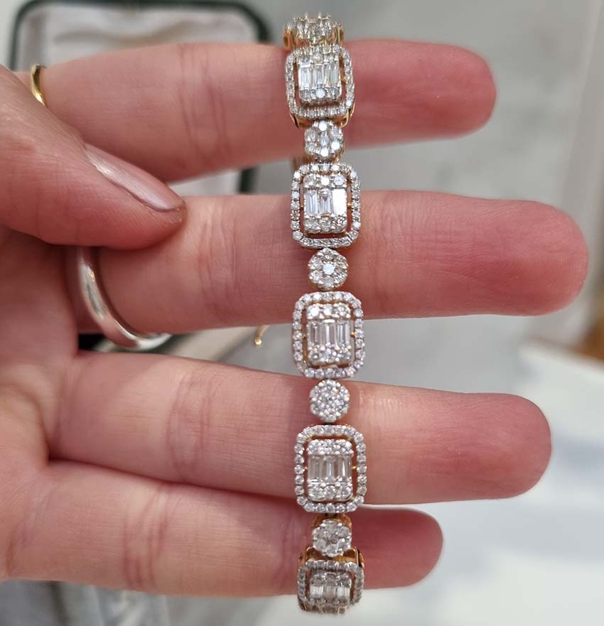 Baguette and Brilliant Diamond Cluster Link Bracelet, 5.50 carat total