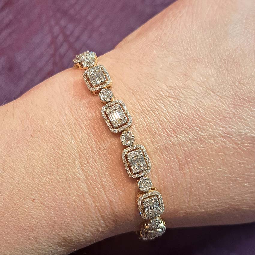 Baguette and Brilliant Diamond Cluster Link Bracelet, 5.50 carat total