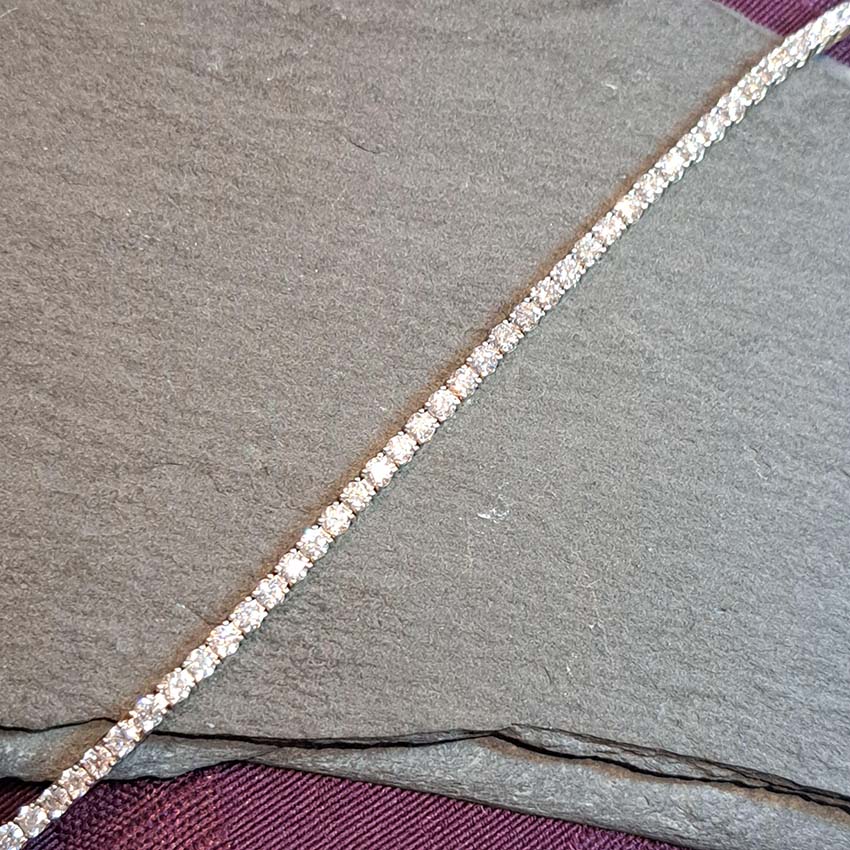 3.92ct Diamond Line Tennis Bracelet in Yellow Gold