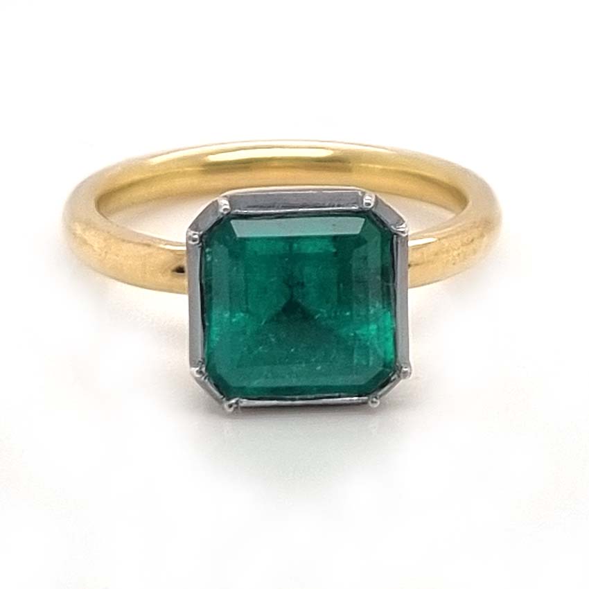 Certified 3.20ct Colombian Emerald Solitaire Engagement Ring, 3.20 carat single stone square-shaped step-cut emerald of beautiful green colour with GCS gemstone report making this a great investment piece